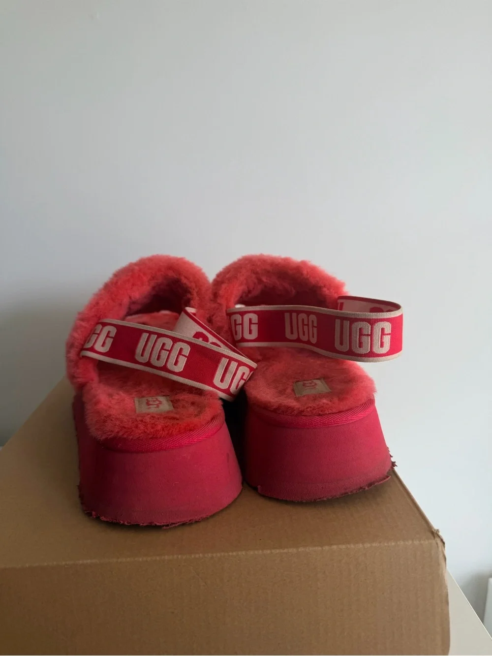 UGG Disco  Cozy Fuzz Platform Slide Women’s size 9